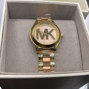 MICHAEL KORS New with Tag